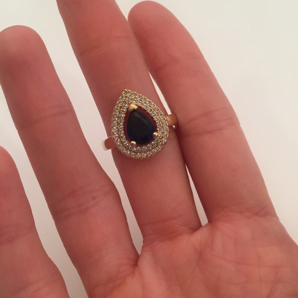 New Vanessa Mooney gold sapphire ring size 7